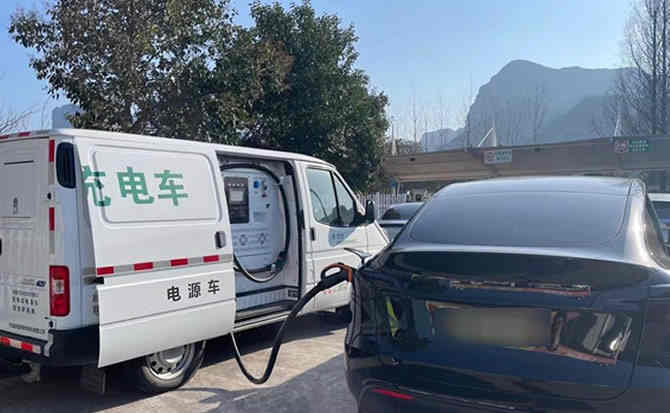 西林汽车搭电